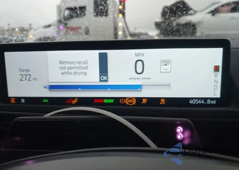 2022 Ford Mustang Mach-E Premium z USA, uszkodzony, nr VIN 3FMTK3R79NMA01592